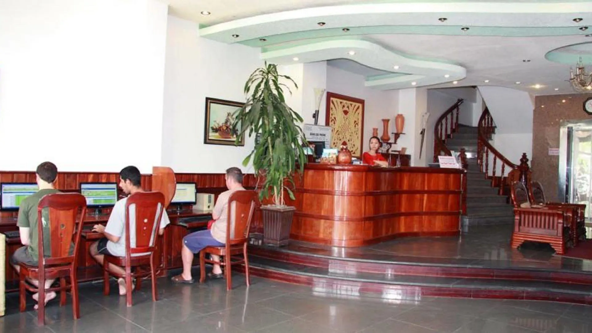 La Suisse Hotel Nha Trang 2*,  Vietname