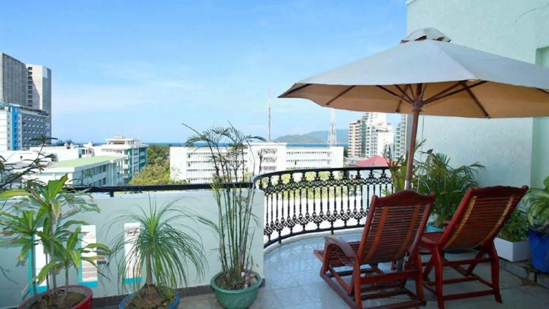 La Suisse Hotel Nha Trang 2*,
